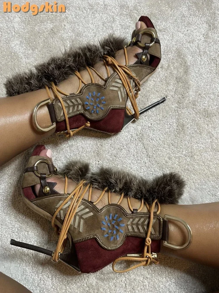 Sandali con decorazioni in pat - Sandal Strappy Heeled recensione e prezzo