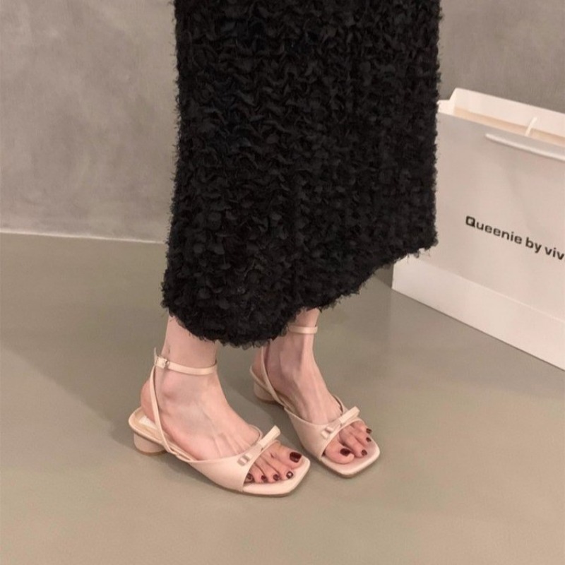 Nuove scarpe basse con tacco a - Sandal Strappy Heeled recensione e prezzo
